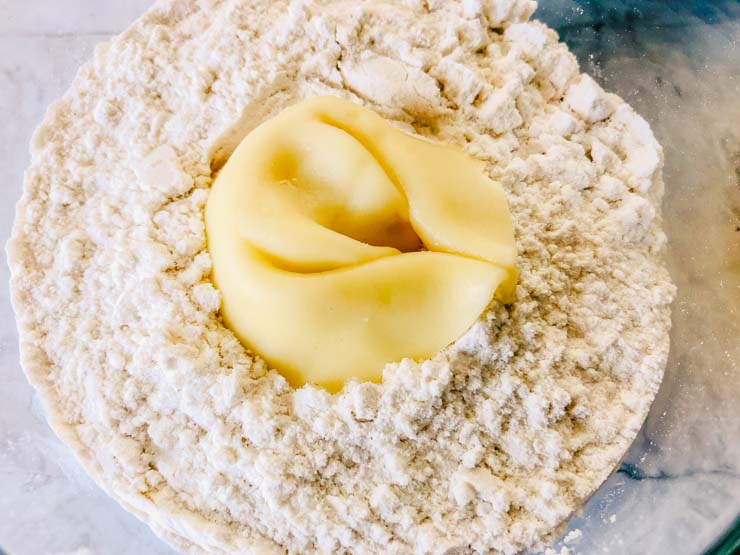 Tortellini in flour