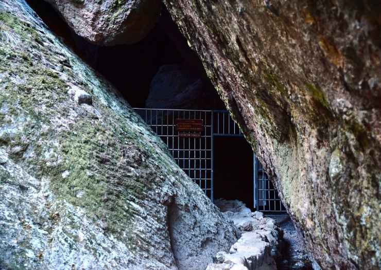 Pinnacles National Park cave -nature California
