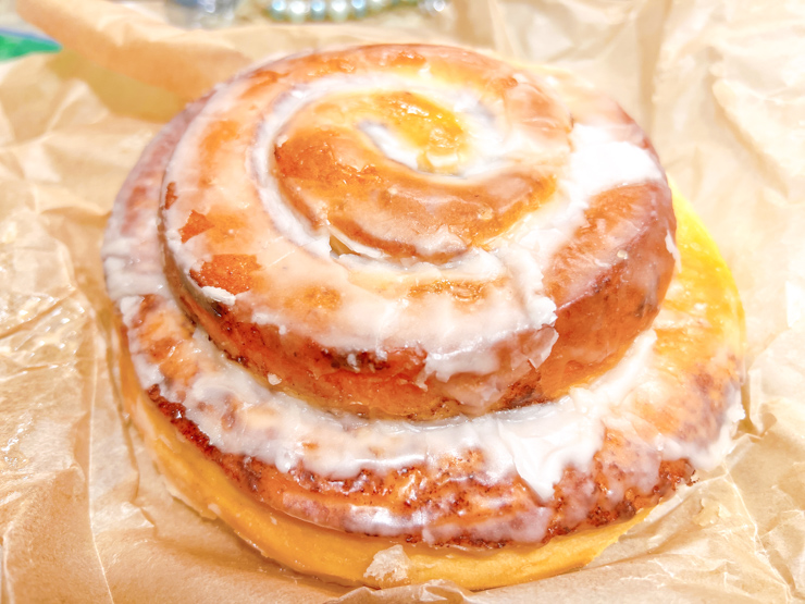 Silver dollar City Cinnamon Roll