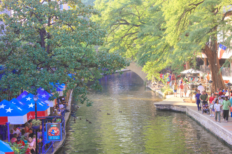 San Antonio Riverwalk - Family Vacations in San Antonio