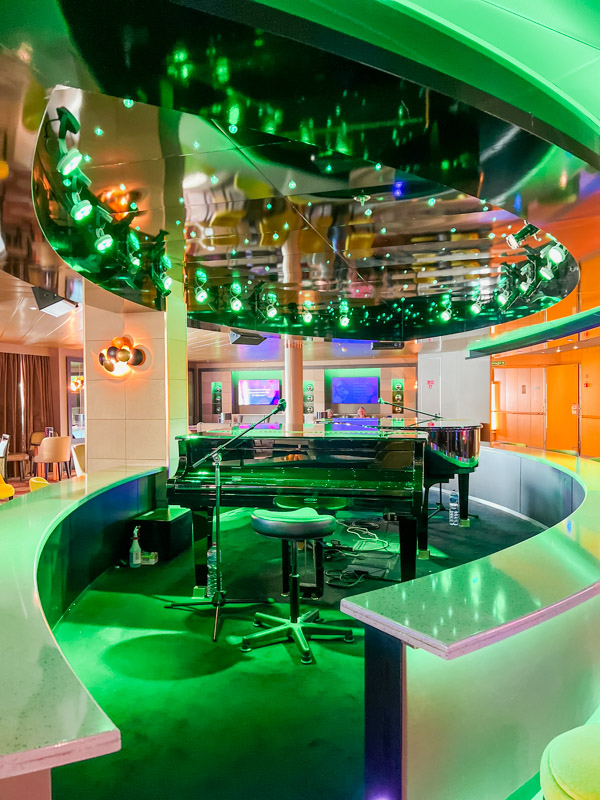 Oosterdam piano bar - Oosterdam Cruise Reviews