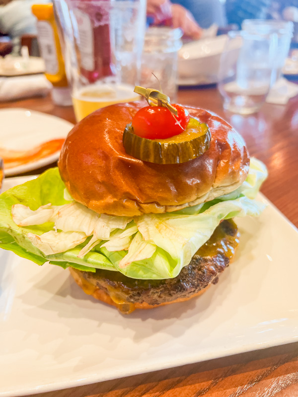 1919 Kitchen & Tap Burger in Green Bay