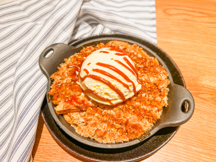 Cedar & sage Apple Crisp in Green Bay