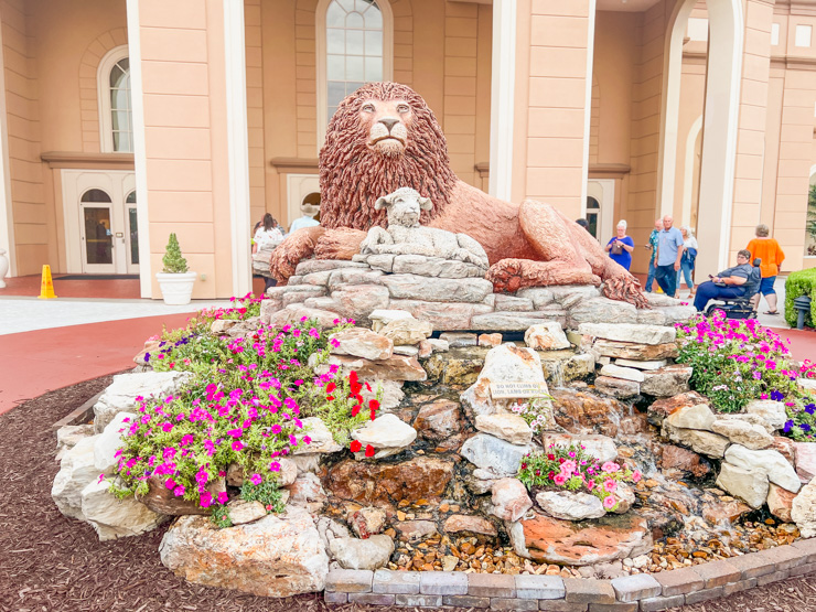 Sight and Sound Theater Branson Lion