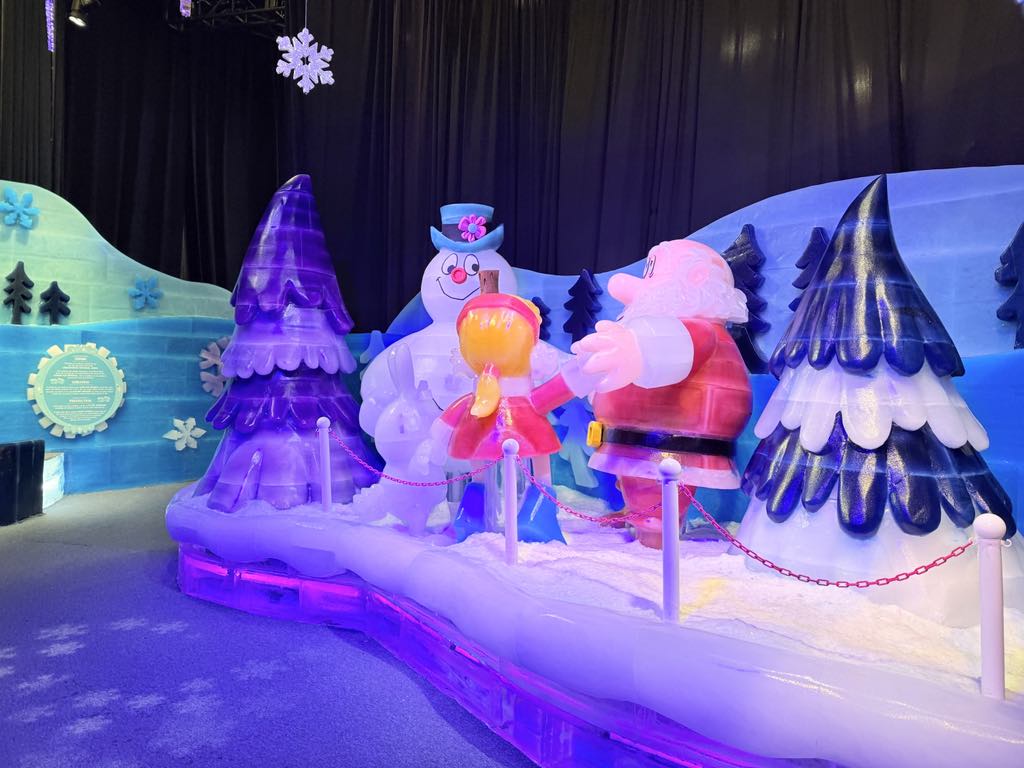 ICE at the Gaylord Frosty the Snowman Scene