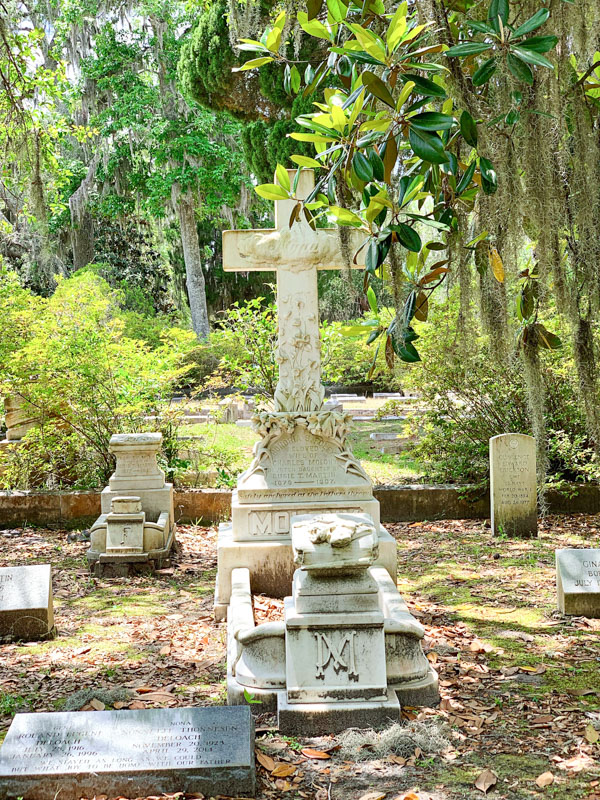 Bonaventure Cemetery Grave stones on haunted road trips