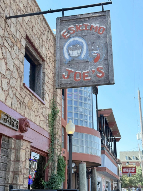 Eskimo Joe's Exterior