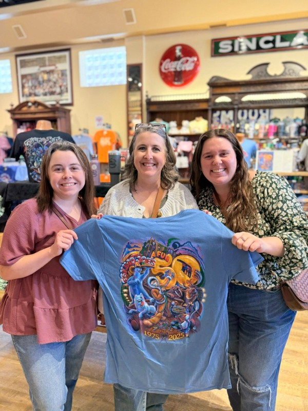 Melissa and girls at Eskimo Joe's with Tee
