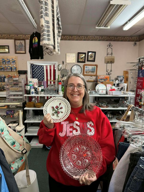 Route 66 Thrift Stops Melissa holding plates at DNT's Best thrift stores on Route 66