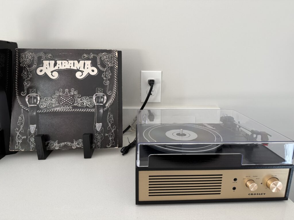 Lucky Arrow Resort record player in room