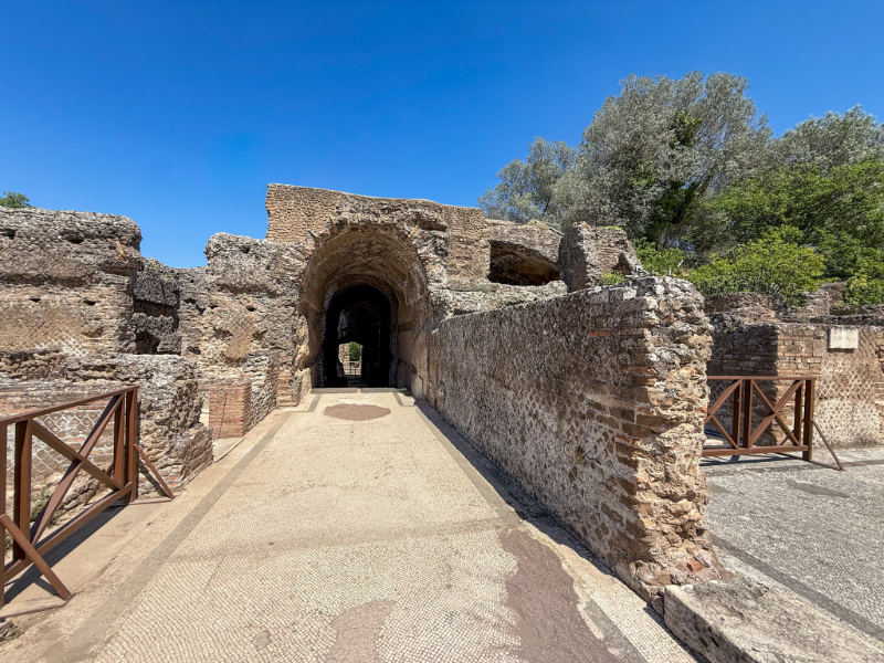 Villa Adriana x