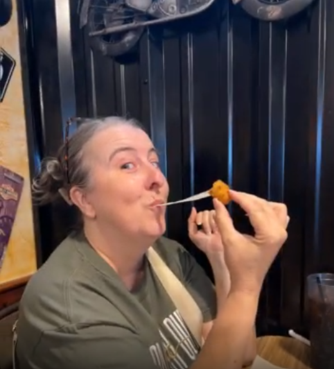 Melissa Cheese Pull at Fat Bullys